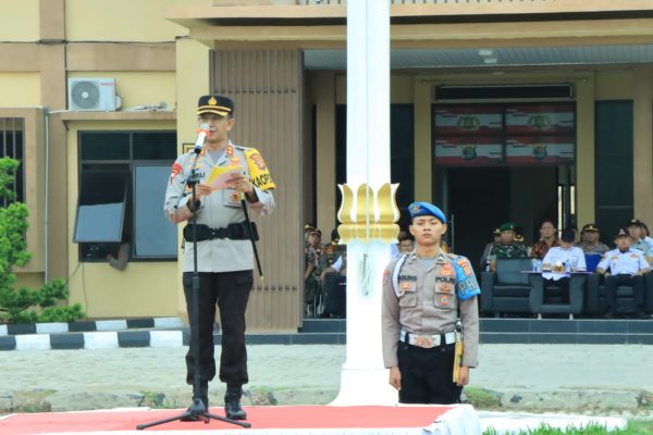 Kapolres AKBP Ndaru Istimawan, S.IK , Pimpin Gelar Apel Pasukan Operasi Lilin Krakatau Untuk Pengamanan Nataru 2023-2024.