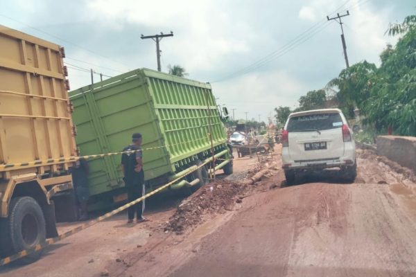 Kemancetan Di Lokasi Pembangunan Jembatan Jalan Provinsi Buyut Ilir Sriwaluyo 2 Lamteng Meresahkan Masyarakat Dan Pengguna Jalan