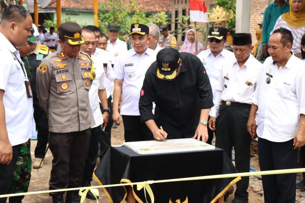 Bupati Lampung Tengah Meresmikan Jembatan Candi Rejo Muji Rahayu Disambut Masyarakat Dengan Memberi Nama Jembatan Musa Ahmad