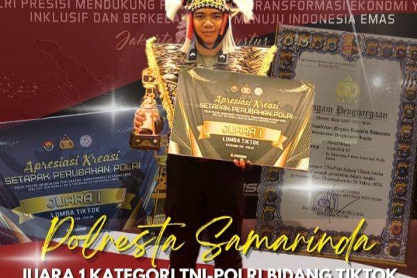Anggota Sat Samapta Polresta Samarinda Bripda Ahmad Hidayat Menerima Penghargaan Dari Kapolri Jenderal Listyo Sigit Prabowo