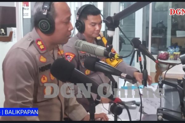 Wakapolresta Balikpapan Sampaikan Kesiapan Pengamanan Pemilukada Melalui Talkshow Onix Radio Balikpapan